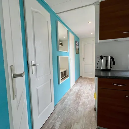 בית נופש Modern In Campanula Park With Garden