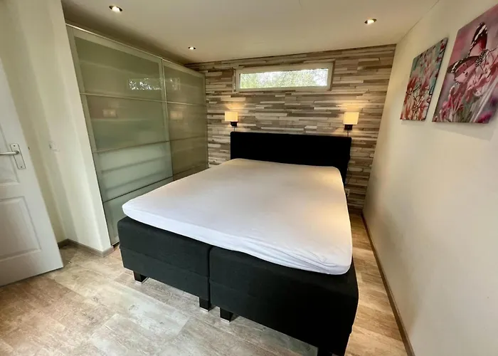 Modern In Campanula Park With Garden 別荘